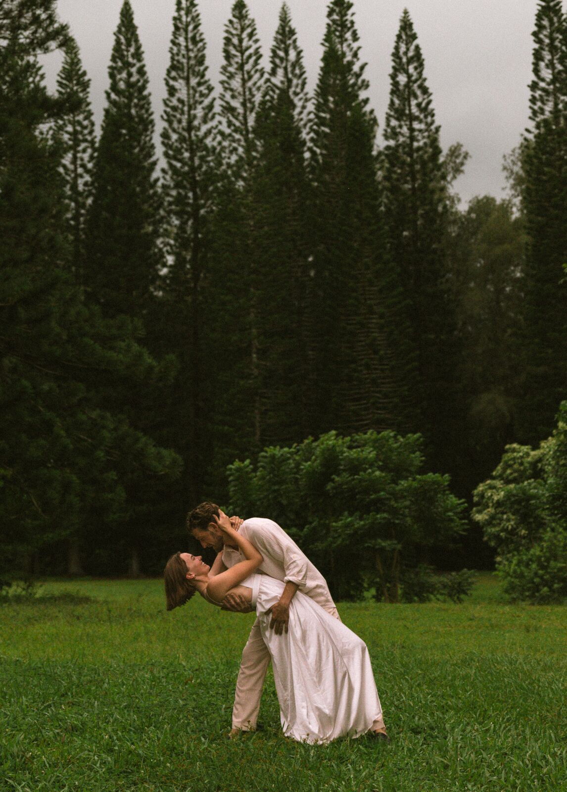Carley & Tommy — a dip kiss on the lawn