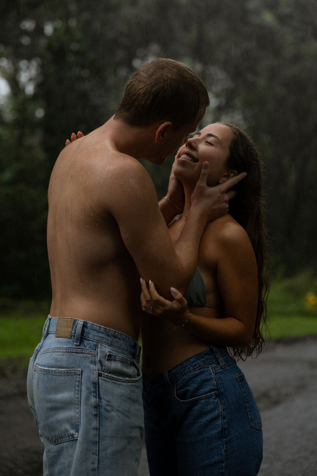 Noa & Mason — a kiss in the rain