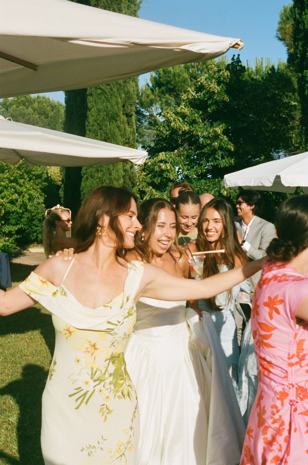 Noa & Mason — guests gathered in the garden